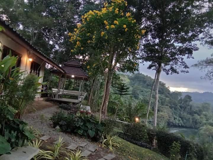 ภูริรักษ์ โฮมสเตย์ Ban Pha Saeng Lang Kültér fotó